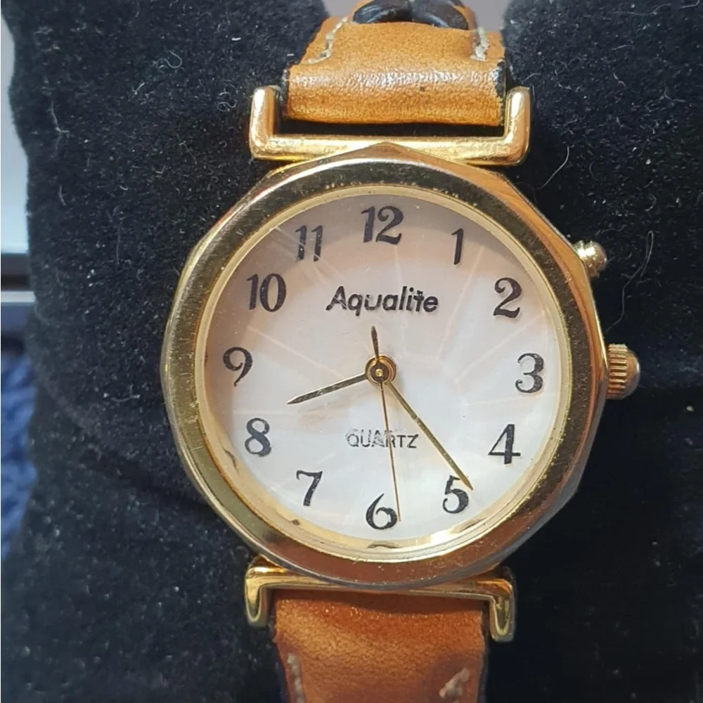 🦋10/$20🦋 Aqualite Indiglo Goldtone/White Leather Women's Watch w/Prizm Glass